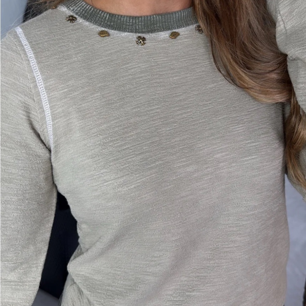 NWT POL Clothing Contrast Stitch Leaf Studded Long Sleeve Top Olive - Picture 11 of 12